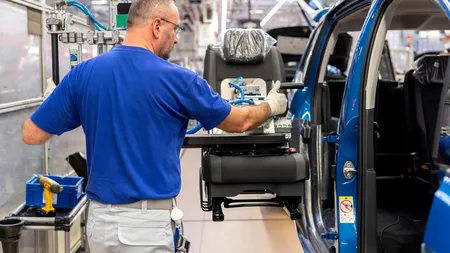 Orchestra de pe Titanic continuă să cânte. Angajaţii din industria auto germană primesc majorări salariale