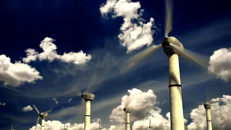 Probleme la un cămin de bătrâni din Constanța. Elicea unei eoliene riscă să cadă, vârstnicii au fost relocați