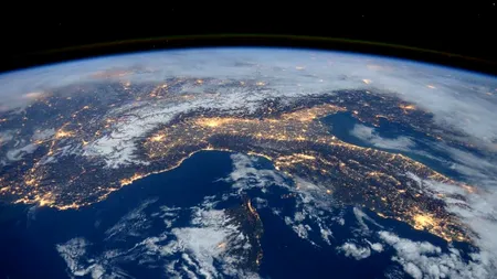 Descoperire: Linia care separă Pământul de spaţiul cosmic s-a mutat mai aproape