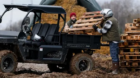 Rusia recurge la folosirea de carturi de golf – da, carturi de golf – în asalturile disperate de ultimă oră