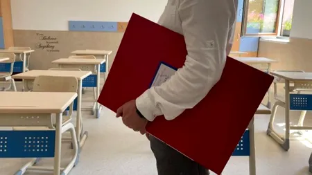 Directorul unei școli a trimis imagini indecente unei eleve. Acuzații grave la adresa profesorului