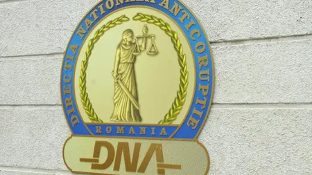 Fostul şef al Serviciului Permise şi Îmatriculări Maramureş şi un consilier judeţean, trimişi în judecată de DNA