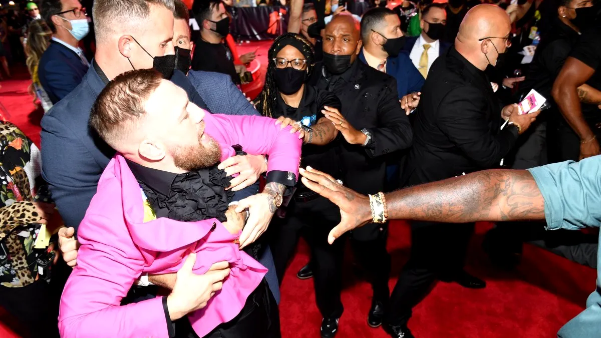 Scandal pe covorul roșu, la gala MTV Video Music Awards (VIDEO)