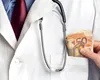 Mită în halate albe. Medici de la Spitalul Militar, puși sub control judiciar