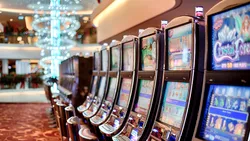 Vaslui interzice jocurile de noroc. 60 de săli vizate, 419 aparate scoase din joc