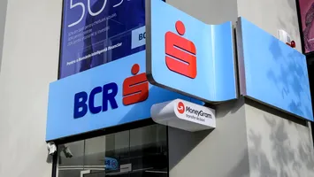 BCR: profit în scădere cu 18%, nu pentru că merge rău banca, ci pentru că se pregătește de vremuri grele. Ce spune bilanțul semestrial despre economia României