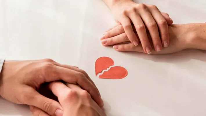 Lege nouă la Senat. La divorţ poţi lua numele soţului fără să-i mai ceri voie