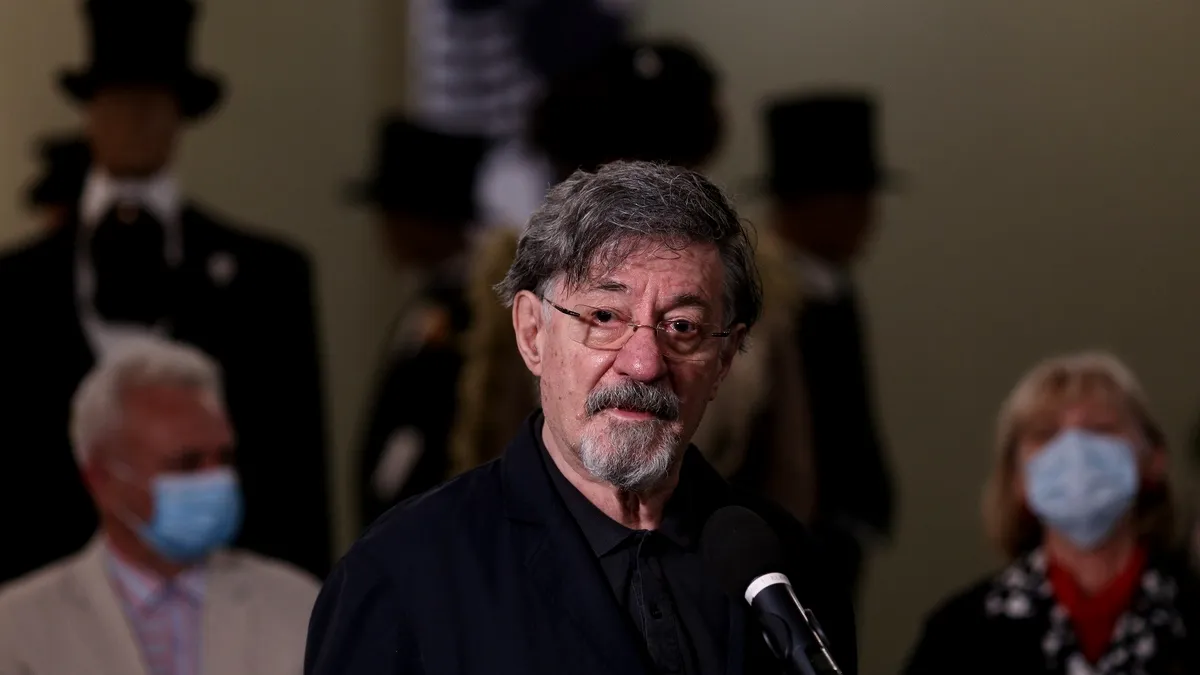 Propunere a Ministerului Culturii: Sala Mare a TNB să poarte numele actorului Ion Caramitru