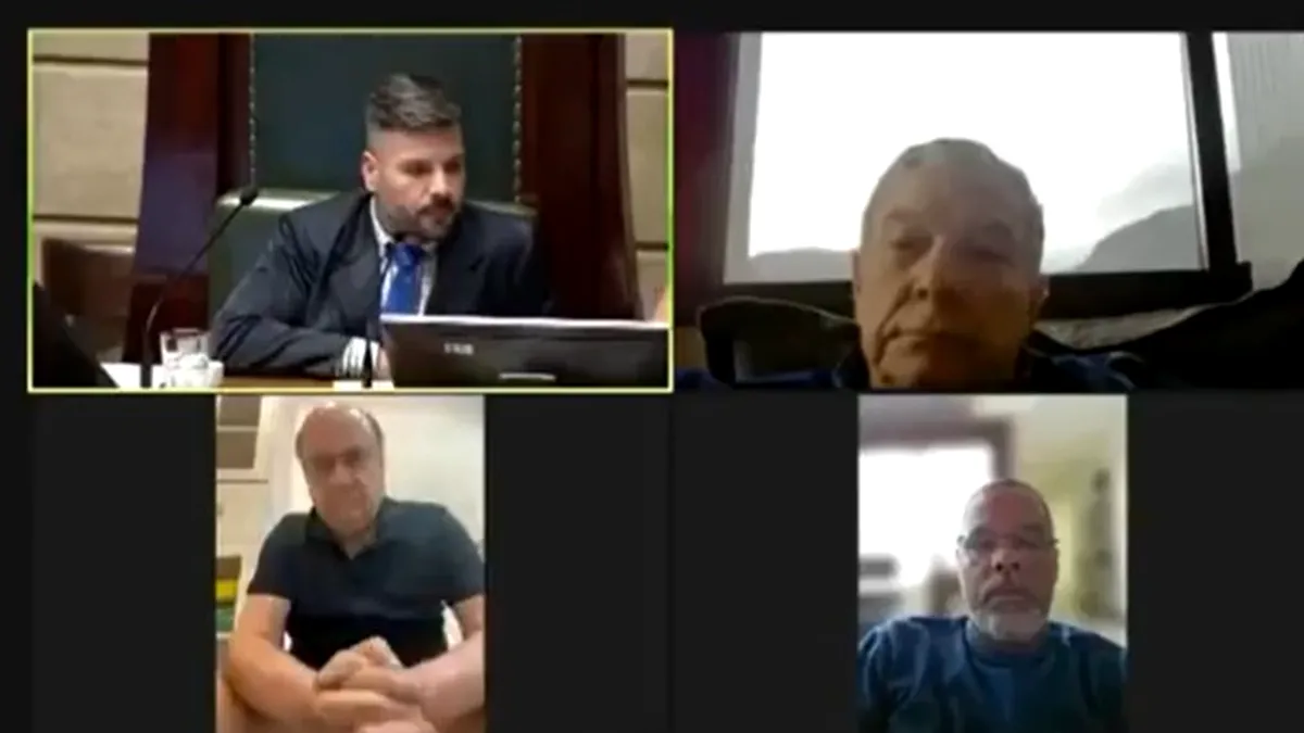 Fost primar, acum consilier local, surprins într-o ședință online de pe toaletă. Colegii i-au cerut să-și închidă camera
