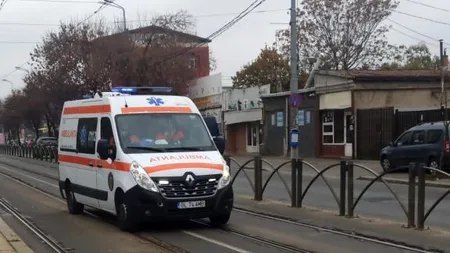 Un adolescent din București a ajuns la spital după ce i-au căzut în cap mai multe bucăți de tencuială