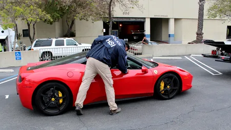 Șmecher de pandemie: Cum și-a cumpărat un american „de rând” Ferrari, Bentley și Lamborghini