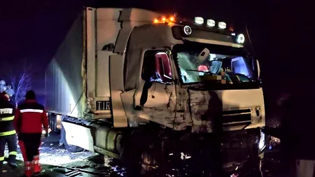 Accident pe o șosea din Giurgiu: Un TIR a fost lovit de o locomotivă