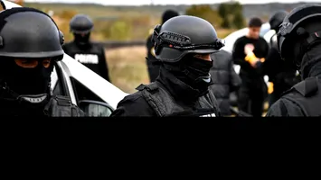 Percheziții în București și Buzău. Doi bărbați, suspectați de propagandă legionară și negarea Holocaustului