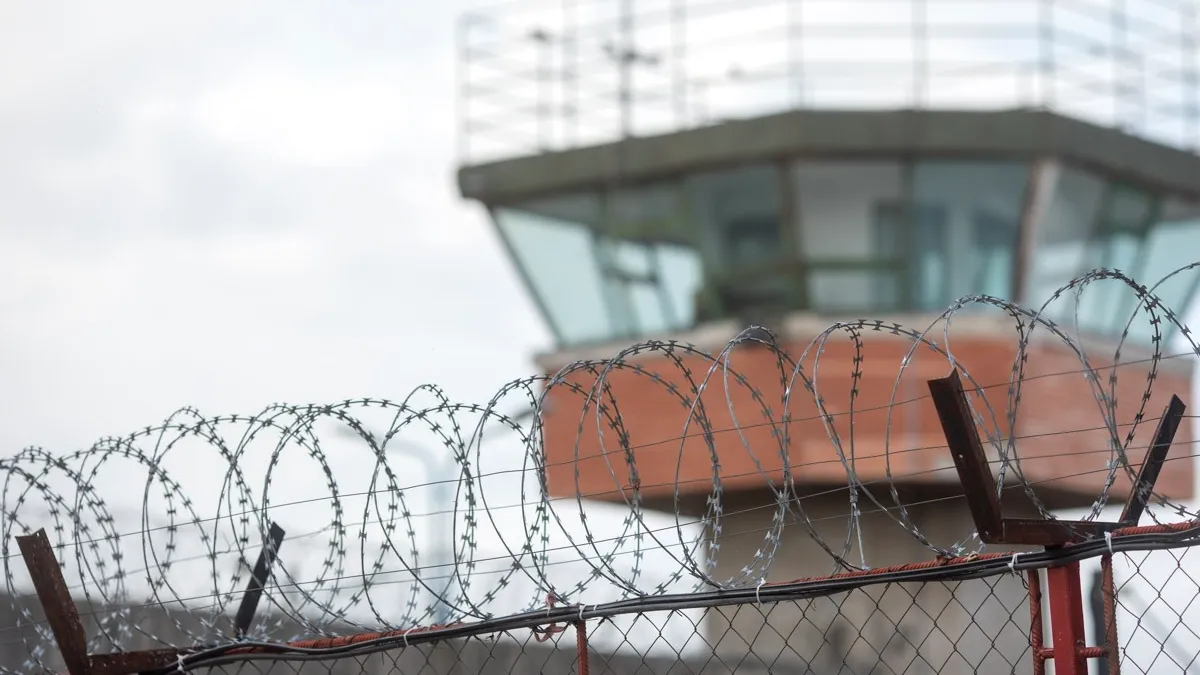 Problema supraaglomerării din penitenciare ar putea fi rezolvată anul acesta. Vor fi construite două noi închisori