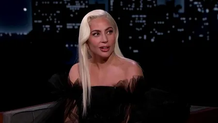 Lady Gaga uimește din nou (VIDEO)