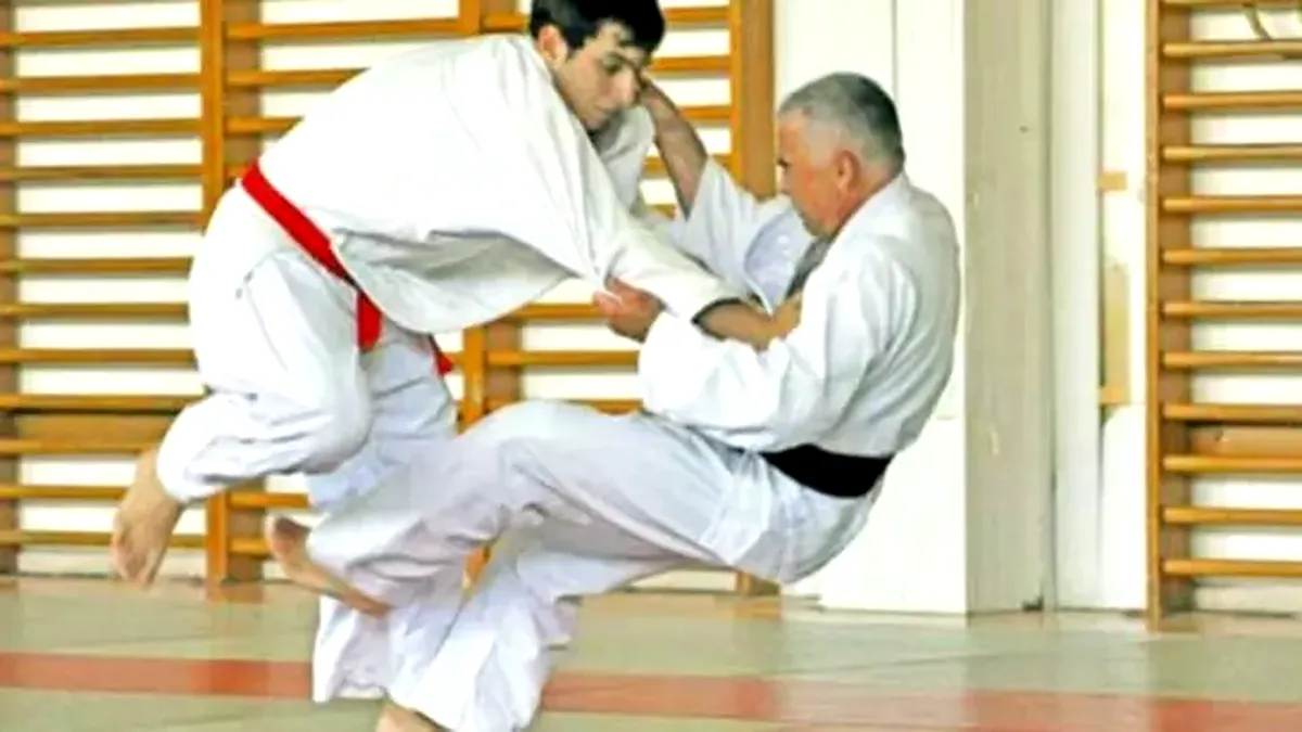 Independentul Călin Georgescu are centura neagră la karate Shotokan