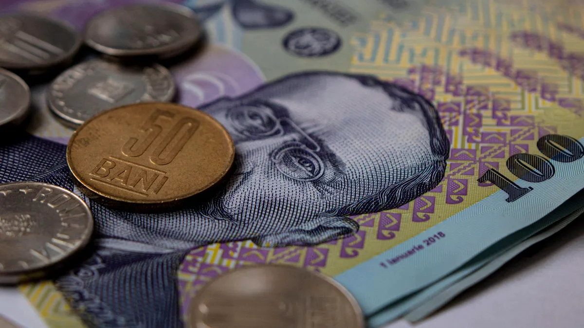 Cadou la plecare: Guvernul ”combate” deficitul alarmant cu o nouă majorare de salarii DOCUMENT