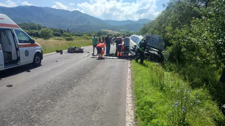 O mașină a intrat într-un grup de șase motocicliști. Doi au murit