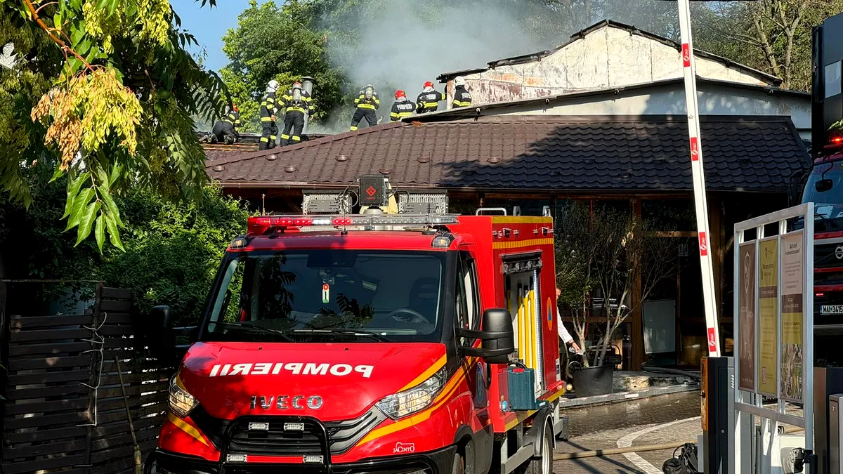 Restaurant din nordul Capitalei în flăcări: Pompierii intervin!