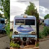 Locomotiva CFR Călători pe care nu o mai vrea nimeni. A fost lăsată în bălării, în așteptarea reparațiilor