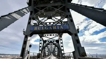 Opt ore de pauză pe Podul Prieteniei: „Pentru reparații, fără vibrații”