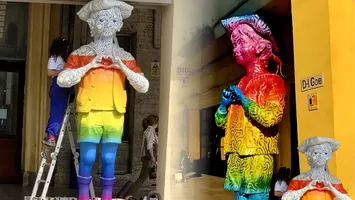 Statuia lui „Domnul Goe” din Gara de Sud din Ploiești, vopsită în culorile LGBT sub ochii Poliției Transporturi