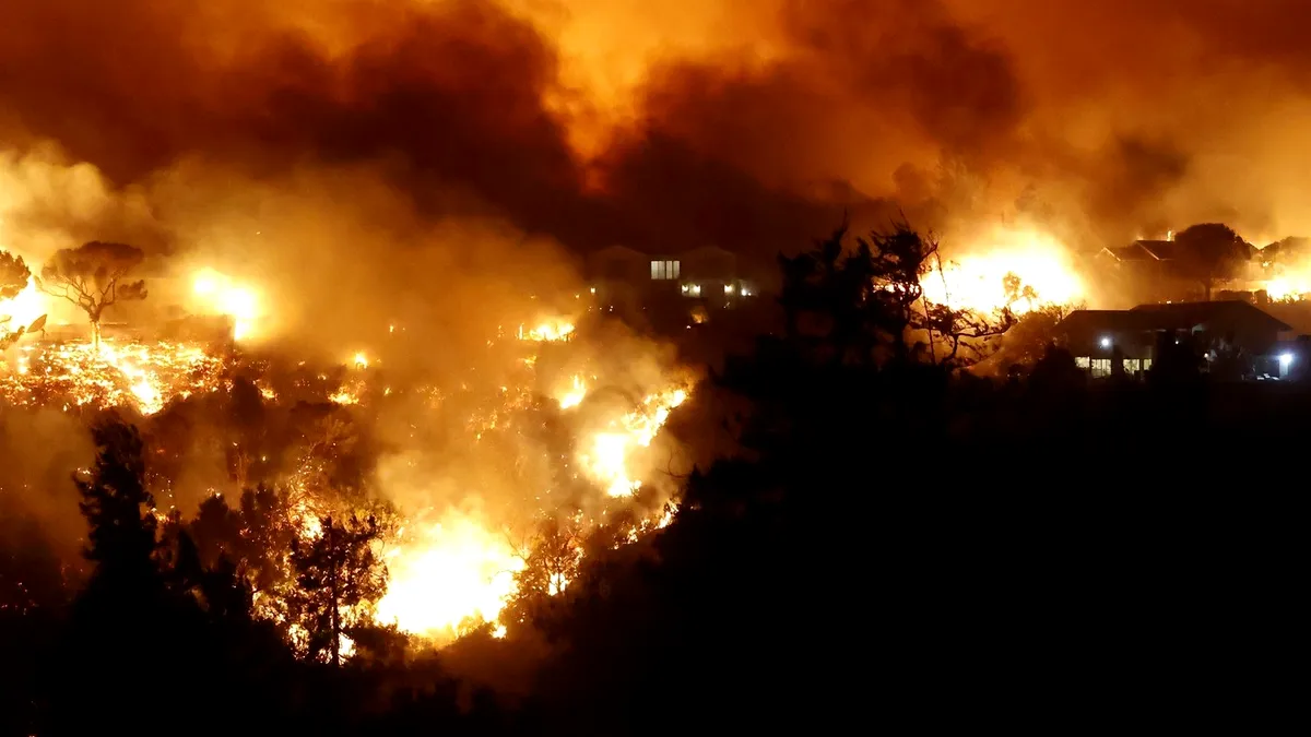 Centrul din Hollywood, evacuat. Incendiile au făcut ravagii, numărul deceselor poate crește