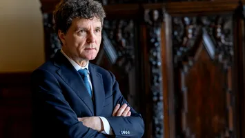 Nicușor Dan a promulgat: Anul Americii într-o Românie care nu-și mai găsește guvernul