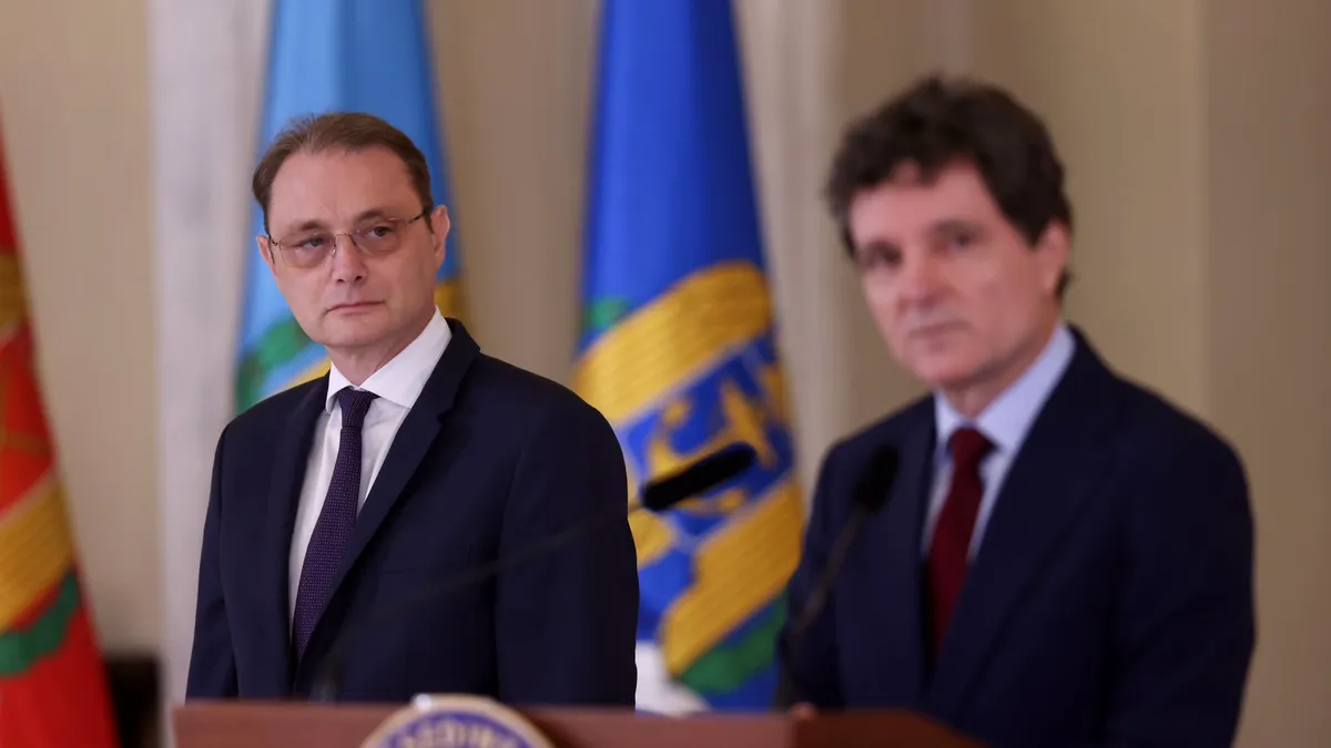 Luca Niculescu, primit cu mârâieli, nu cu uși trântite. Asta îi dă o șansă