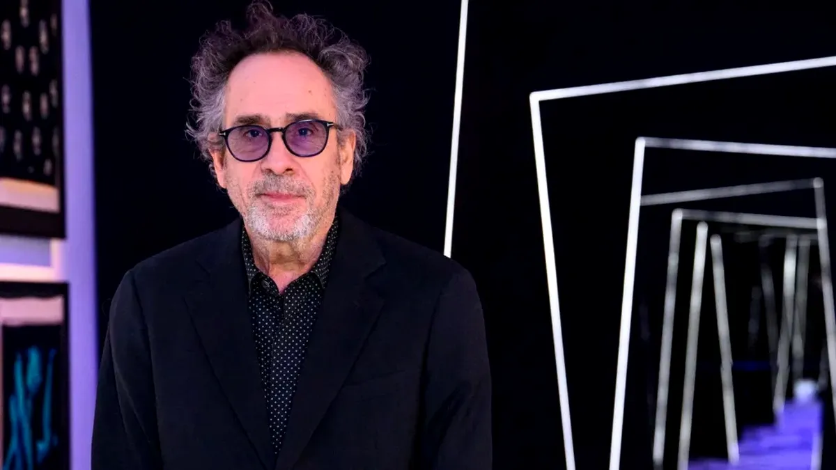 Tim Burton: privire fascinată în lumea unui creator genial