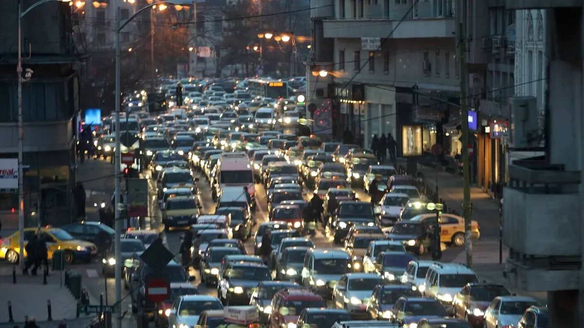 SONDAJ: Pe bucureşteni îi doare traficul, nu taxele şi impozitele. PSD, favorit în Capitală.