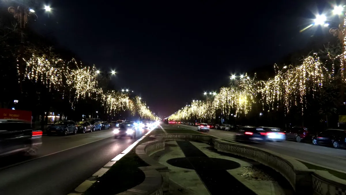 Când se aprind luminițele în Capitală și cât costă distracția