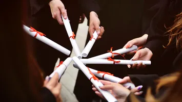 Ministerul Educației retrage sute de diplome ale elevilor olimpici