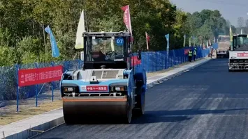 China a refăcut 158 km de autostradă doar cu utilaje operate de AI