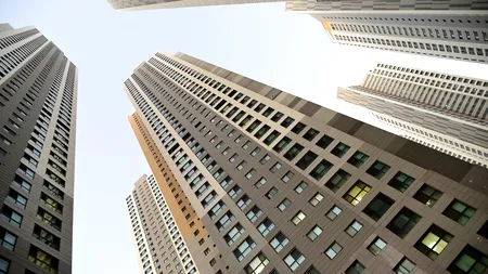 Băncile europene nu vor face faţă unei crize imobiliare, avertizează agenţiile de rating