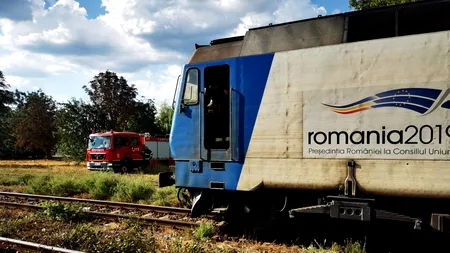 Locomotiva unui tren de călători a luat foc