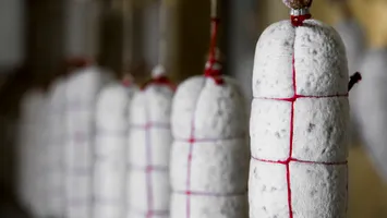 Revenire spectaculoasă! Un mare producător român de mezeluri pregătește o relansare surprinzătoare