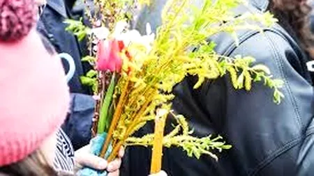 Duminică, Sărbătoarea Floriilor pentru creștinii romano-catolici. Procesiune pe străzile din centrul Bucureștiului