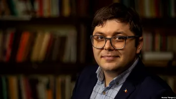 În culisele războiului informațional: cum funcționează fabricile de fake news și ce putem face să ne apărăm