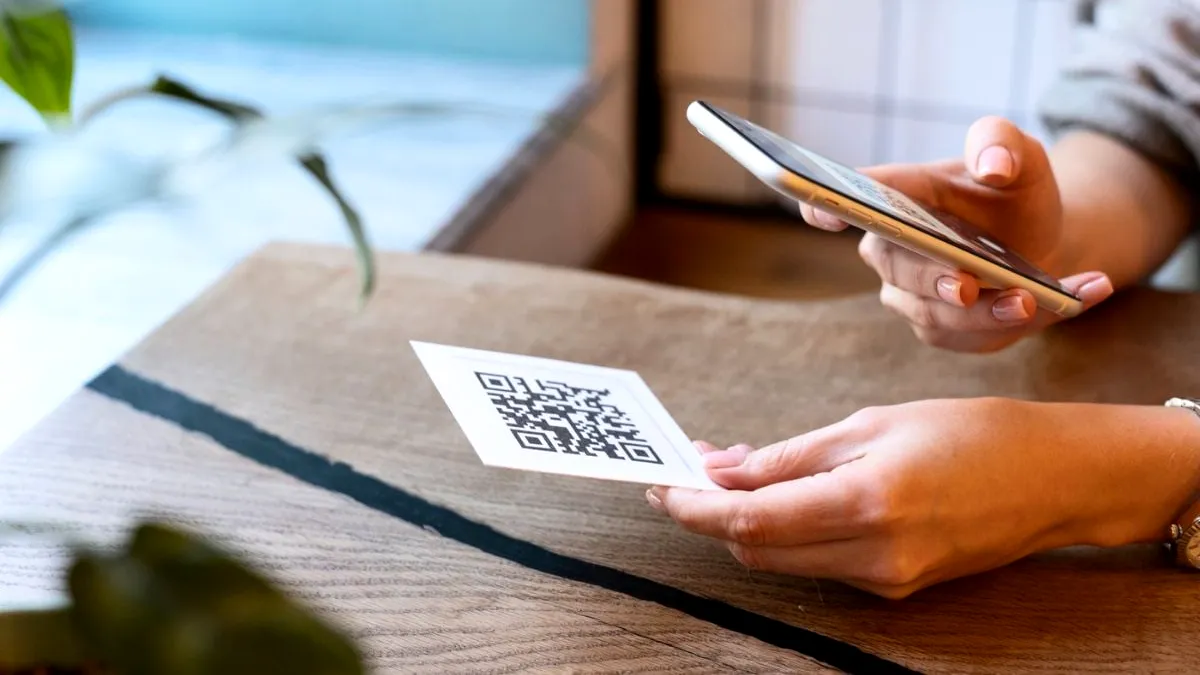 Românii își vor plăti amenzile printr-un cont unic național. Guvernul introduce plata instant prin cod QR