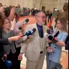 Gigi Becali îl ironizează pe Georgescu și anunță că votează moțiunea: „Să nu mai vândă companiile de stat” (VIDEO)