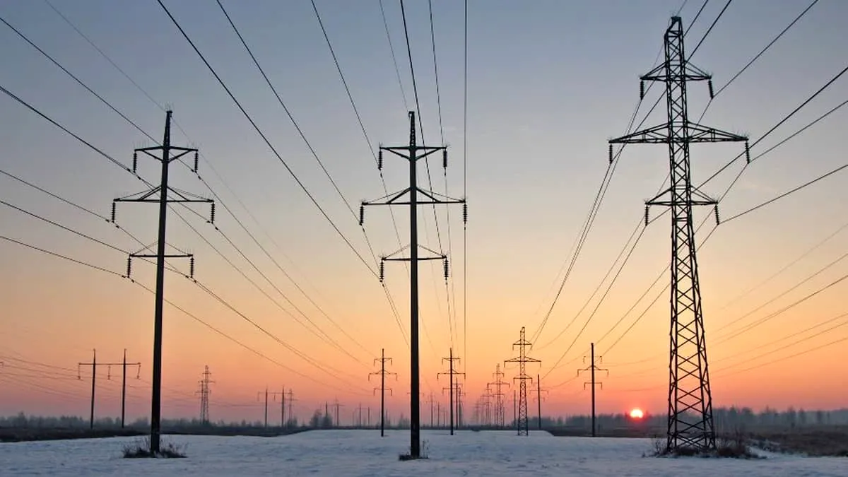 Cum va afecta taxa pe stâlp facturile de electricitate: Estimări și riscuri pentru consumatori