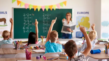 Criza cadrelor didactice: cum reușesc alte țări să o evite și ce ar trebui să facă România