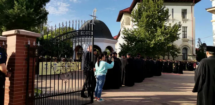 ÎPS Ciprian interzice accesul presei în curtea Arhiepiscopiei Buzăului și Vrancei la aducerea Moaștelor Sfântului Apostol Andrei