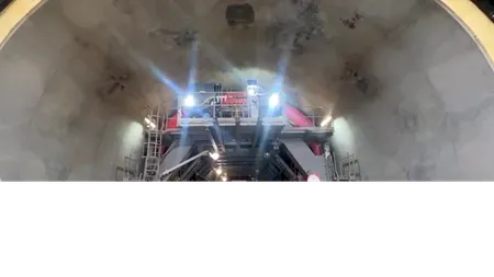 Incursiune în primul tunel săpat la nivel de autostradă din România. Încă puțin și se vede „luminița“ de la capăt (VIDEO)