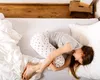 Este corectă poziția în care dormim? Greșelile pe care le facem în timpul somnului