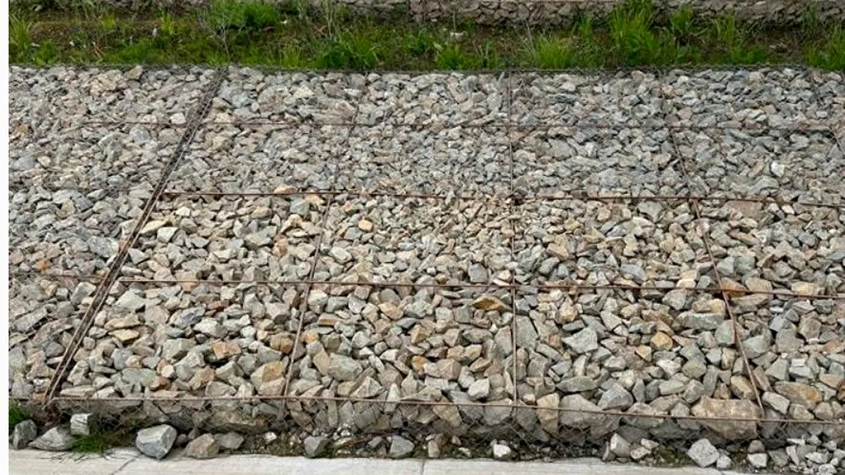 România furată. Cum au fost „subtilizate” plasele care susţin pietrele pe Drumul Expres Craiova-Piteşti (FOTO)
