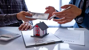 Credite ipotecare în creștere spectaculoasă – românii se mută pe datorie, dar cu rate mai mici