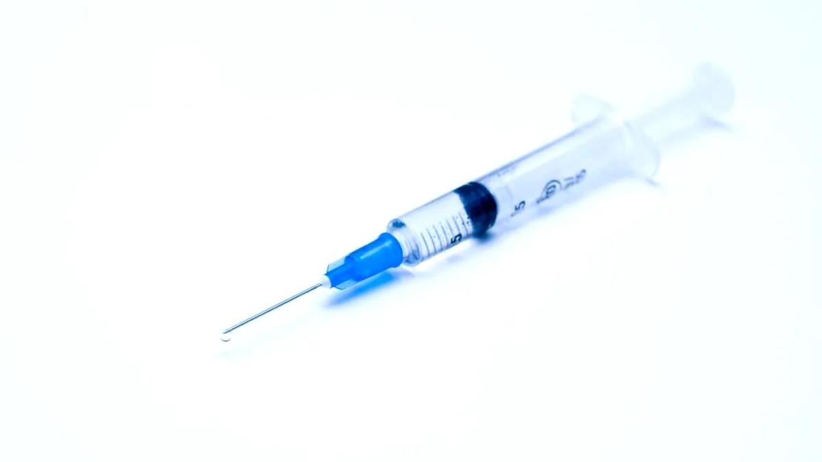 Epidemiolog: Atenționarea legată de administrarea vaccinului anti-Covid la persoane cu alergii este comună și normală