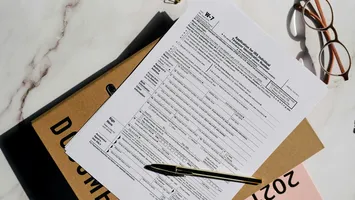 Cum obții asigurare de sănătate fără venituri: acte necesare, costuri și pași de urmat